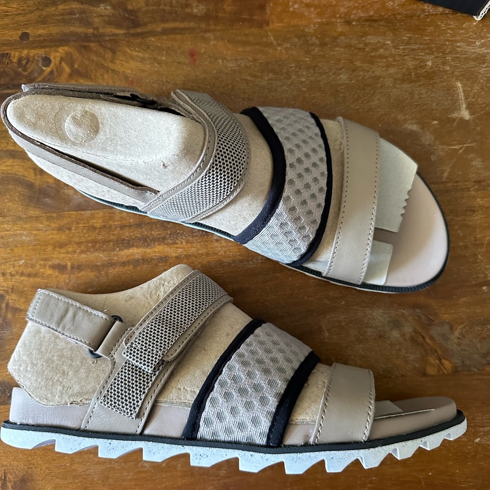 Sorel Roaming Decon‎ sling back sandal omega taupe, black ladies size 8.5 NEW